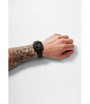 Ceas Nixon, Staple A1320-1085