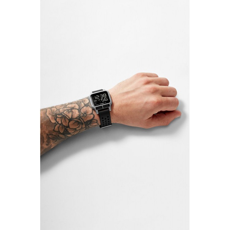 Ceas Nixon, Staple A1320-130
